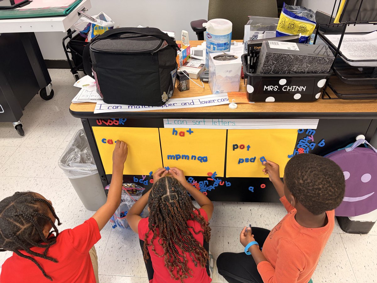IsonS_Kinder's tweet photo. Here’s a snapshot of Mrs.Chinn's class during small-group time! Students were focused on practicing rhyming skills and creating CVC words while building their early literacy skills. #SHineAndSucceed
@IsonSpringsES https://t.co/lFRySh9jvW