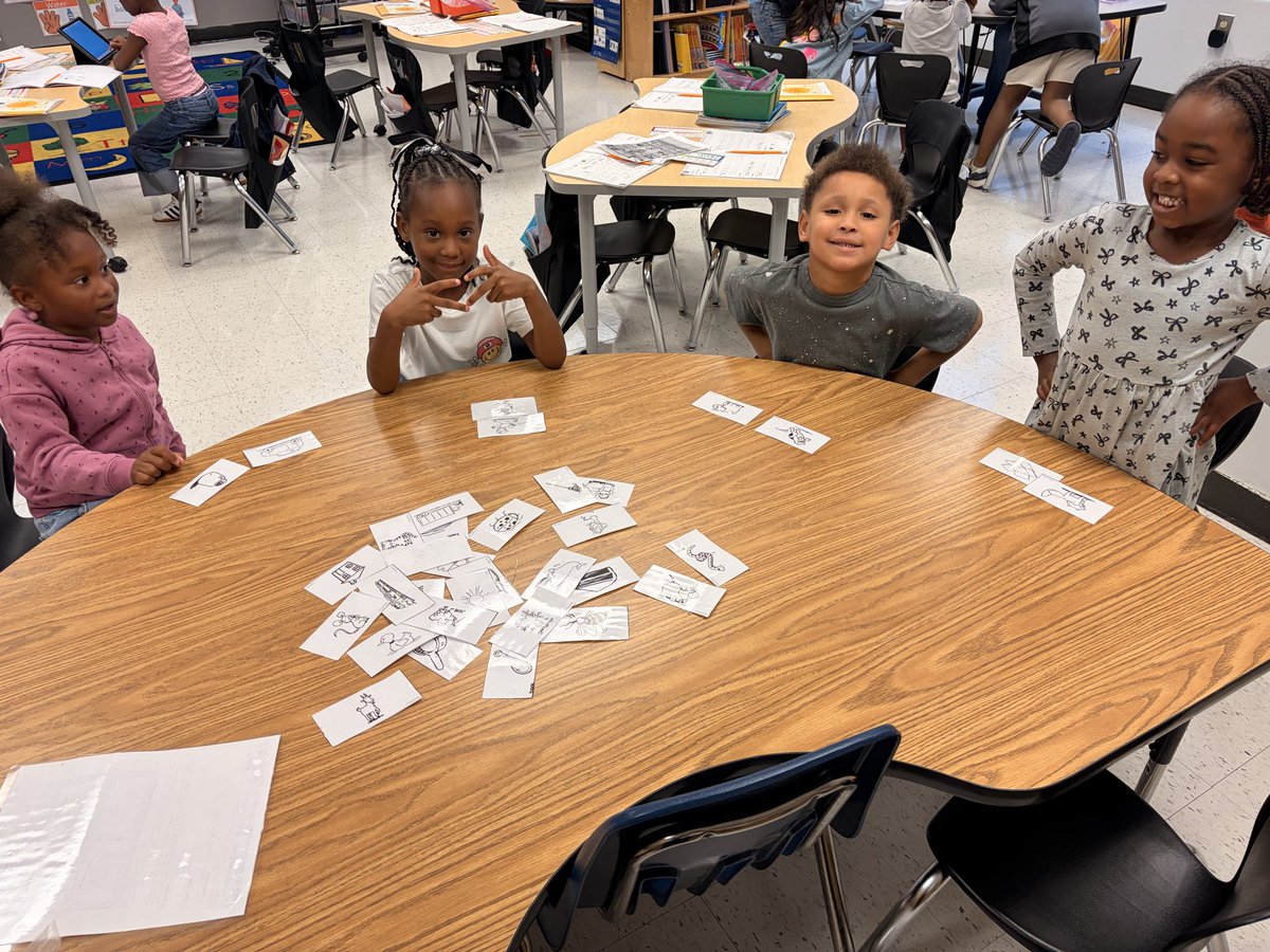 IsonS_Kinder's tweet photo. Here’s a snapshot of Mrs.Chinn's class during small-group time! Students were focused on practicing rhyming skills and creating CVC words while building their early literacy skills. #SHineAndSucceed
@IsonSpringsES https://t.co/lFRySh9jvW