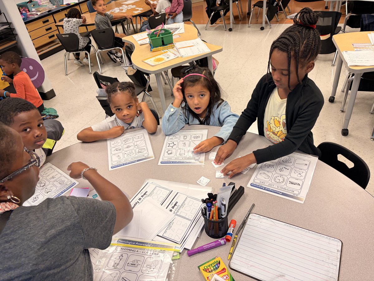 IsonS_Kinder's tweet photo. Here’s a snapshot of Mrs.Chinn's class during small-group time! Students were focused on practicing rhyming skills and creating CVC words while building their early literacy skills. #SHineAndSucceed
@IsonSpringsES https://t.co/lFRySh9jvW