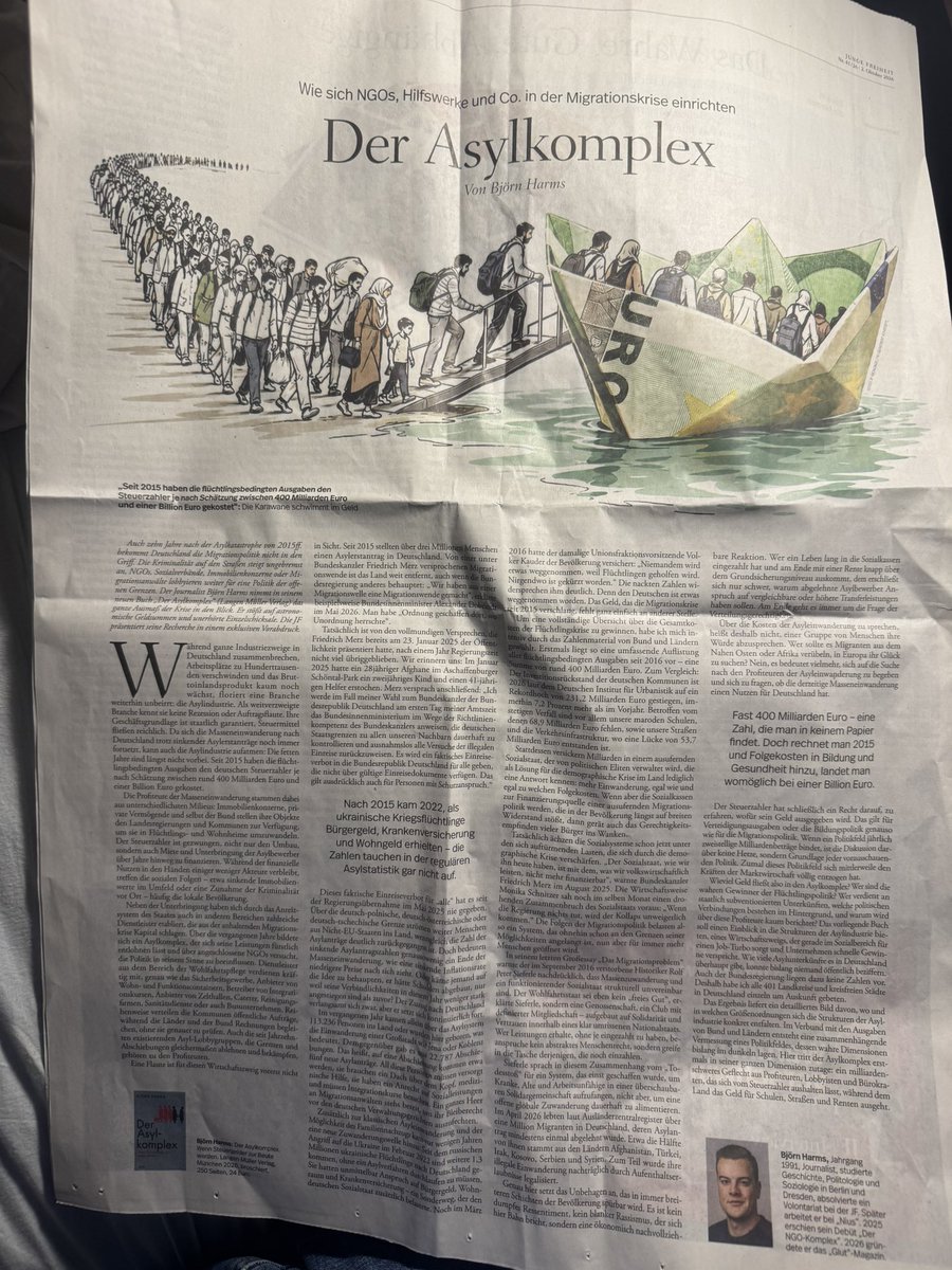 mmatussek's tweet photo. Björn Harms, Asylkomplex: Merkels „wenn wir da kein freundliches Gesicht machen ist das nicht mehr mein Land“-„Willkommens“-Merkel hat uns bis zu einer Billion gekostet - nachzulesen in der JF https://t.co/iePZ6naS38