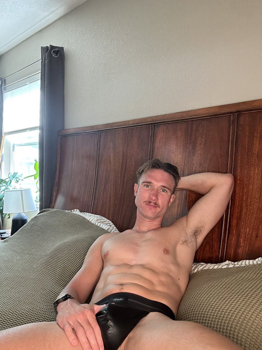 verspenguin96's tweet photo. Jocktober in full swing https://t.co/gXZEmZwL2O