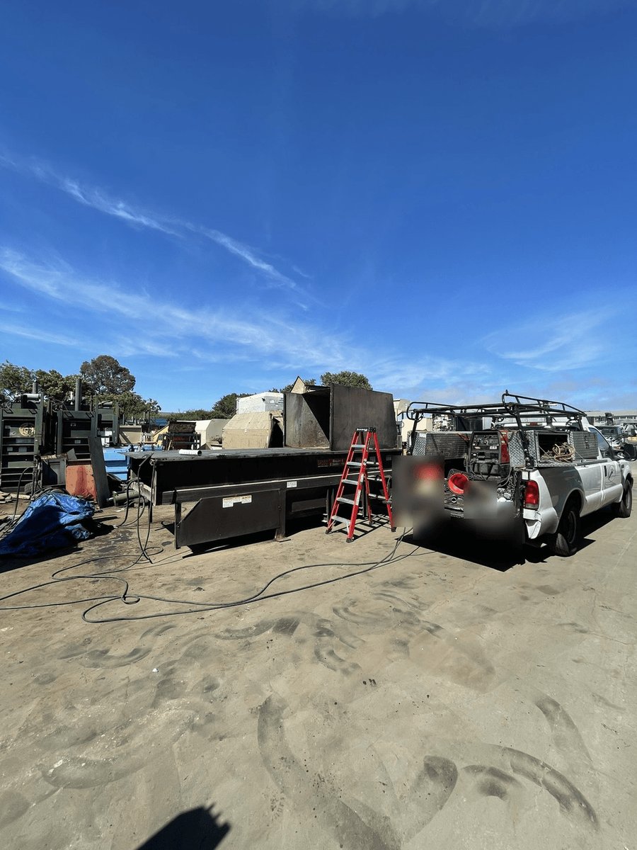xCaliStyle's tweet photo. Outdoor service call — Lincoln welder next to a PTR baler & compactor. Ladder up, leads out, ready for field repair.
Caption SI-created (SI = super intelligence).
#IndustrialCrew #FieldService #Welding #WasteEquipment #PTR https://t.co/KTUANW5CqJ