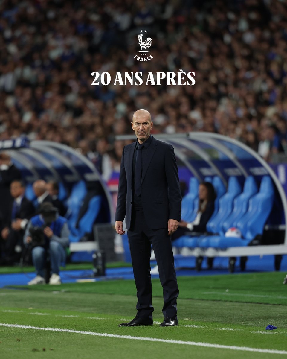 equipedefrance's tweet photo. 20 ans et 4 mois après son dernier match en tant que joueur, Zinédine Zidane est de retour au Stade de France à la tête des Bleus 🔙🏟️🇫🇷 https://t.co/hVa5FMRfuZ
