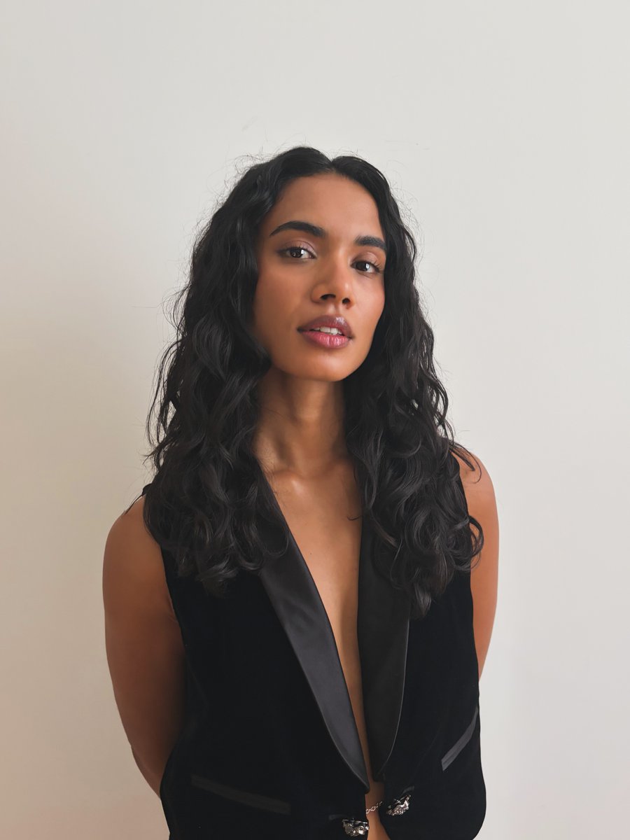 bestofsupriya's tweet photo. Supriya Ganesh for Roger Vivier in Paris 🖤🖤🖤 https://t.co/Jhr2bSXlHP