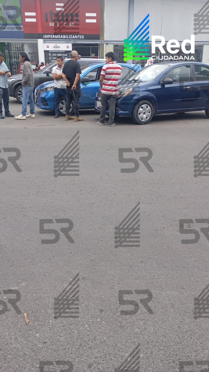 laredcincoradio's tweet photo. #ReporteRed🚗💥|| Se registra un percance vial en 24 Sur y 41 Oriente, en Puebla. Solo se reportan daños materiales. https://t.co/iC3Qt7ilO3