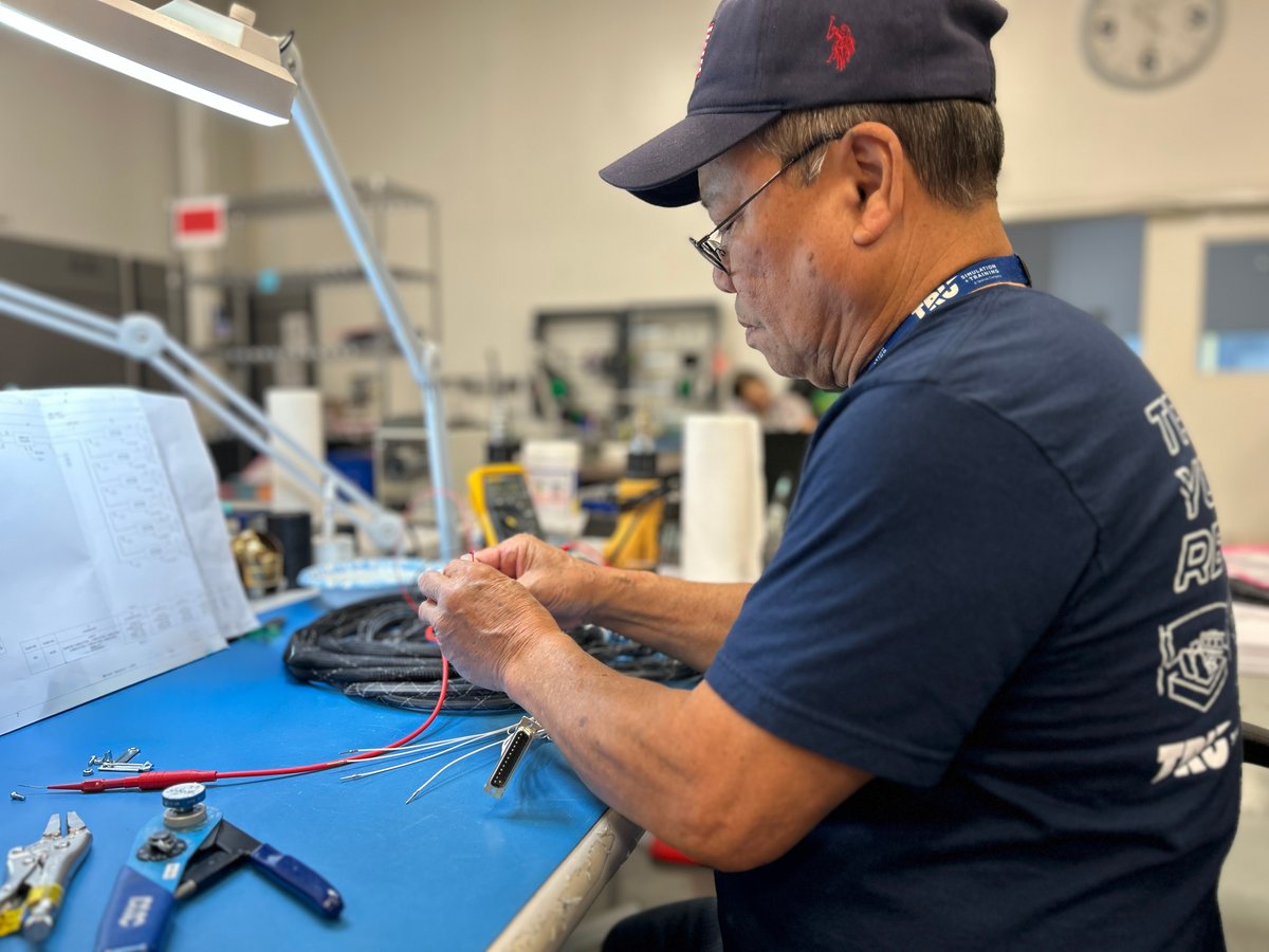 TRUsimulation's tweet photo. Our simulators come to life through teamwork 💡🔧

This Manufacturing Day, we're celebrating our employees whose expertise and dedication help turn cutting-edge technology into training solutions used around the world.

#TRUSimulation #FlightSimulation #Aviation https://t.co/IZGi3swKEV