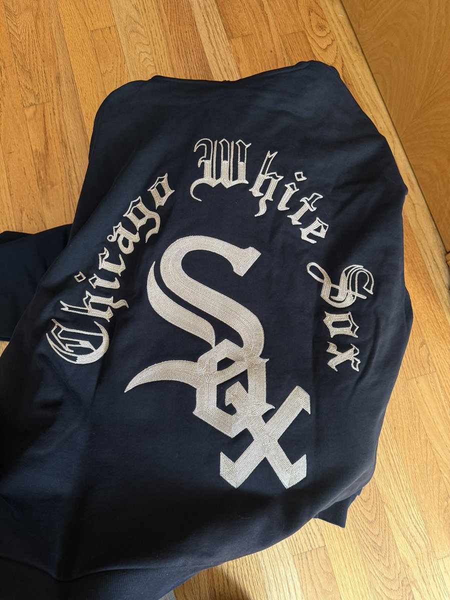 aliwhitesox's tweet photo. Sick ahhhhh hoodie https://t.co/VZuPahnPyo