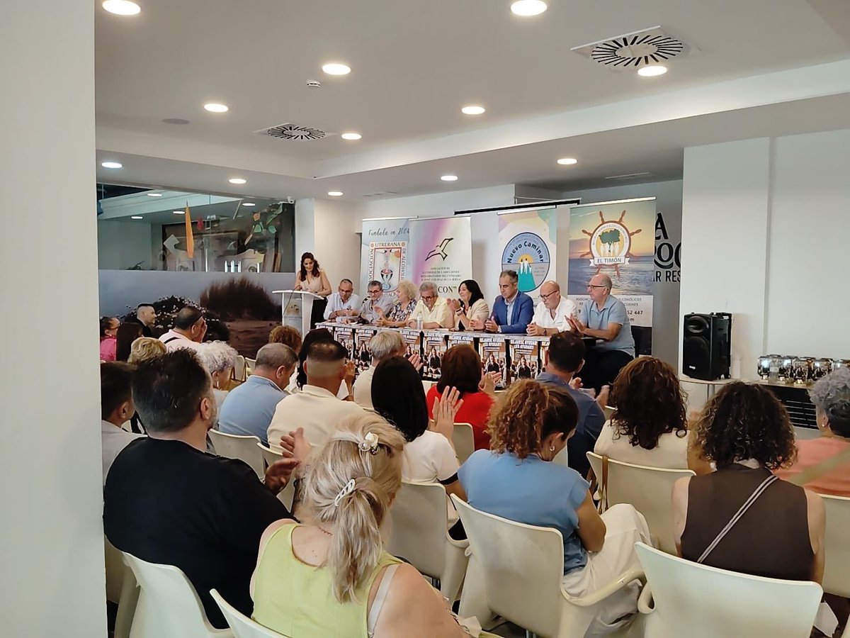 donanacomunica's tweet photo. ➡️ El Gran Hotel El Coto acoge las Jornadas ‘Dejarse ayudar ¡Es ayudar!’ organizadas por las asociaciones El Timón (Dos Hermanas), Renacer (Utrera) y Alcón (Almonte).
#Almonte #ElRocío #Matalascañas https://t.co/i4mJqeM5S8