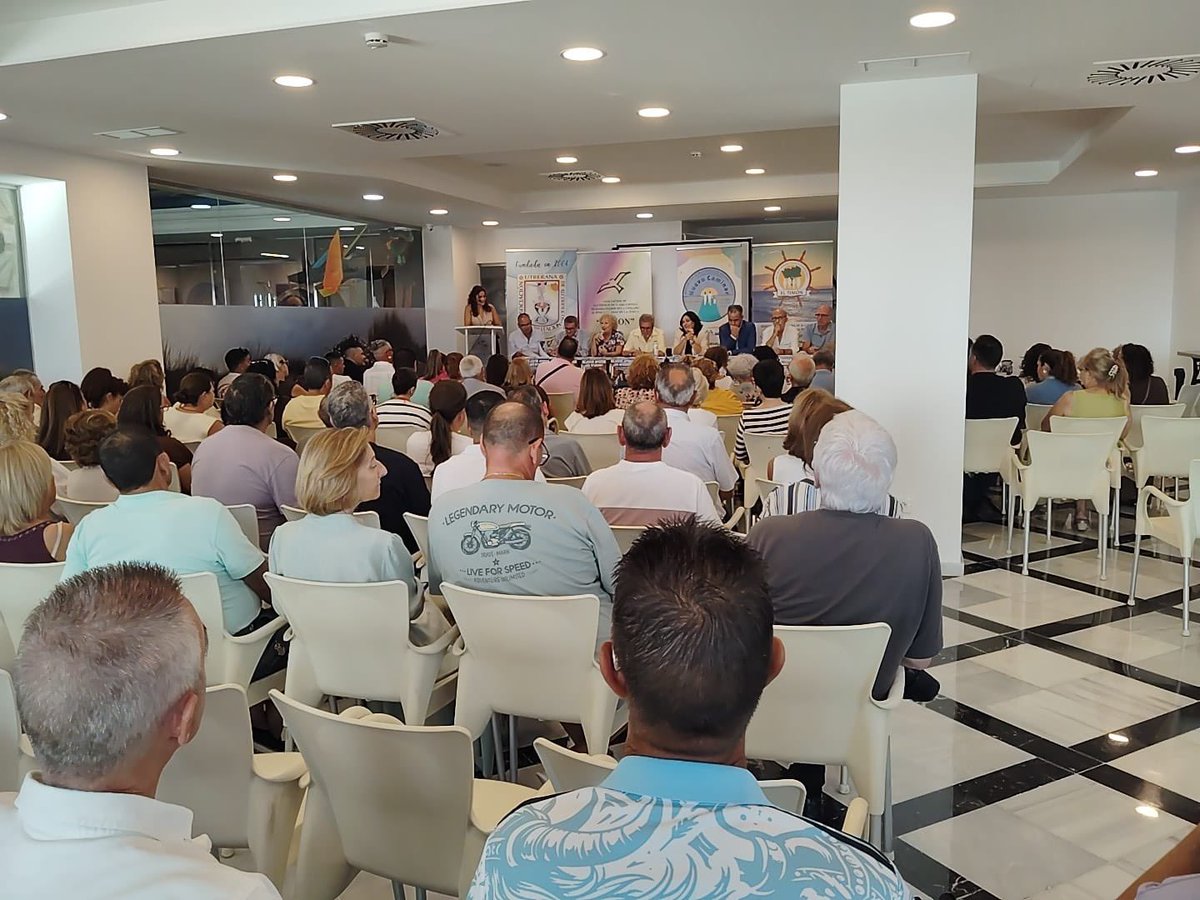 donanacomunica's tweet photo. ➡️ El Gran Hotel El Coto acoge las Jornadas ‘Dejarse ayudar ¡Es ayudar!’ organizadas por las asociaciones El Timón (Dos Hermanas), Renacer (Utrera) y Alcón (Almonte).
#Almonte #ElRocío #Matalascañas https://t.co/i4mJqeM5S8