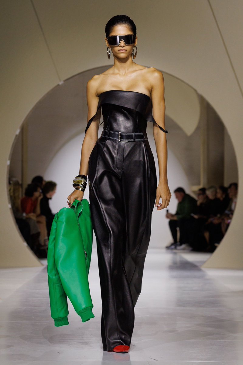 pradapearll's tweet photo. givenchy ss27  —  sarah burton stays creating art. one of my favorites of the season https://t.co/rHE1o6Z1C2