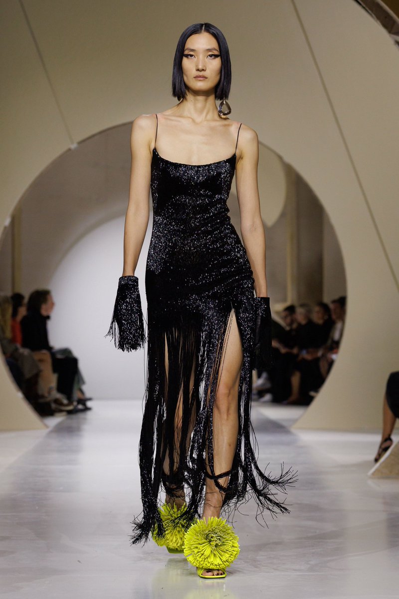 pradapearll's tweet photo. givenchy ss27  —  sarah burton stays creating art. one of my favorites of the season https://t.co/rHE1o6Z1C2