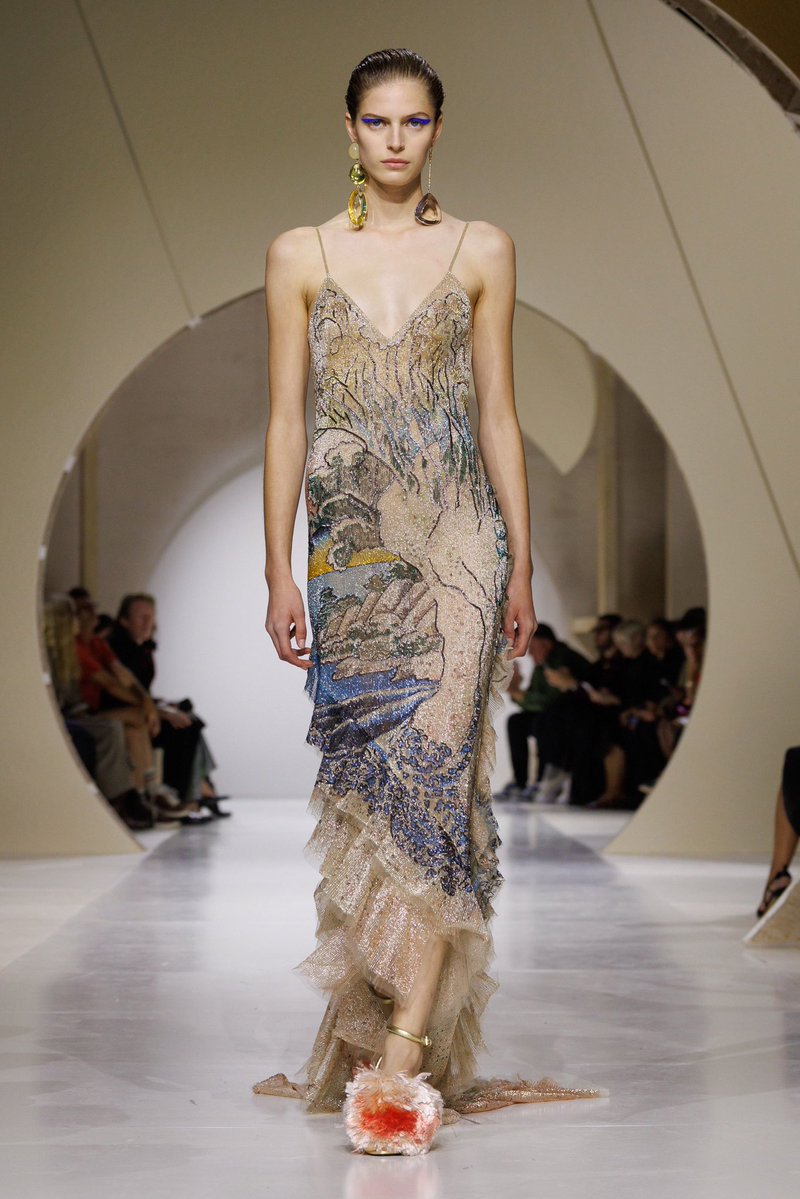 pradapearll's tweet photo. givenchy ss27  —  sarah burton stays creating art. one of my favorites of the season https://t.co/rHE1o6Z1C2