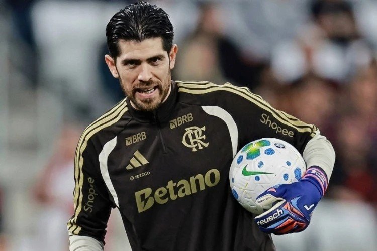 Ekremkonur's tweet photo. 🚨#Flamengo River Plate eye Agustín Rossi as replacement for Santiago Beltrán.
📌 Flamengo → Contract ends next year, fee could drop.
👀 → Despite Boca ties, open to River move.
⏳ Plan → Could join before Beltrán leaves to compete for XI. https://t.co/nP5lKaqyr1