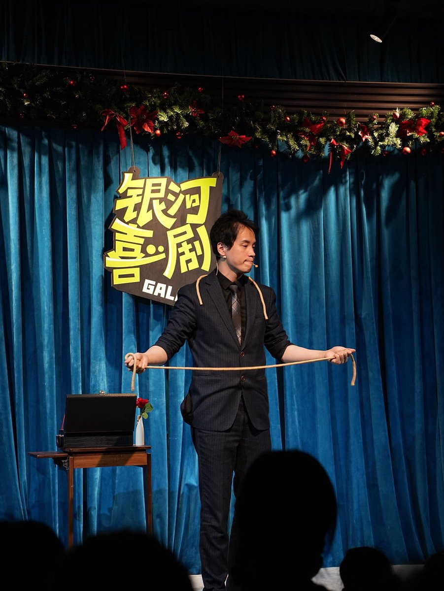 GabriellaOcuhk's tweet photo. [Estoy en el stand-up en vivo! Mejor noche de mi vida, el público se rió hasta las lágrimas ]， https://t.co/owYNoSHUGr