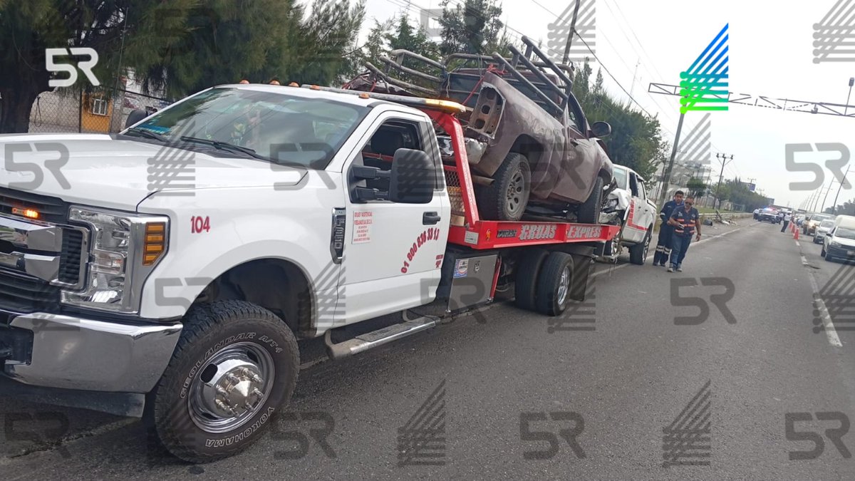 laredcincoradio's tweet photo. #ReporteRed 🚨🚗|| Se reporta la volcadura de dos vehículos en la lateral, frente al Outlet y antes de la caseta. Tome precauciones al circular por la zona. https://t.co/zpx6R6dg8W