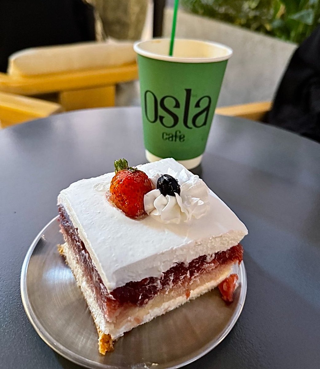 L0SH444's tweet photo. 2October 
بخصوص ذي الكيكه احلى سويت اكلته 😋 https://t.co/7wcHe2PVBu