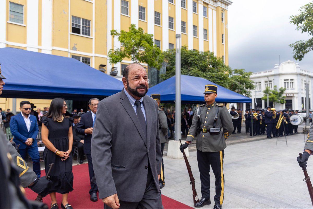 SComercioSV's tweet photo. El secretario @MiguelKattan1 acompañó al embajador hondureño César Pinto al acto de conmemoración del 234 aniversario del nacimiento y legado del prócer Francisco Morazán. Asistieron el cuerpo diplomático acreditado en el país y el vice presidente  Dr. Félix Ulloa. https://t.co/pRtQXtOw8c
