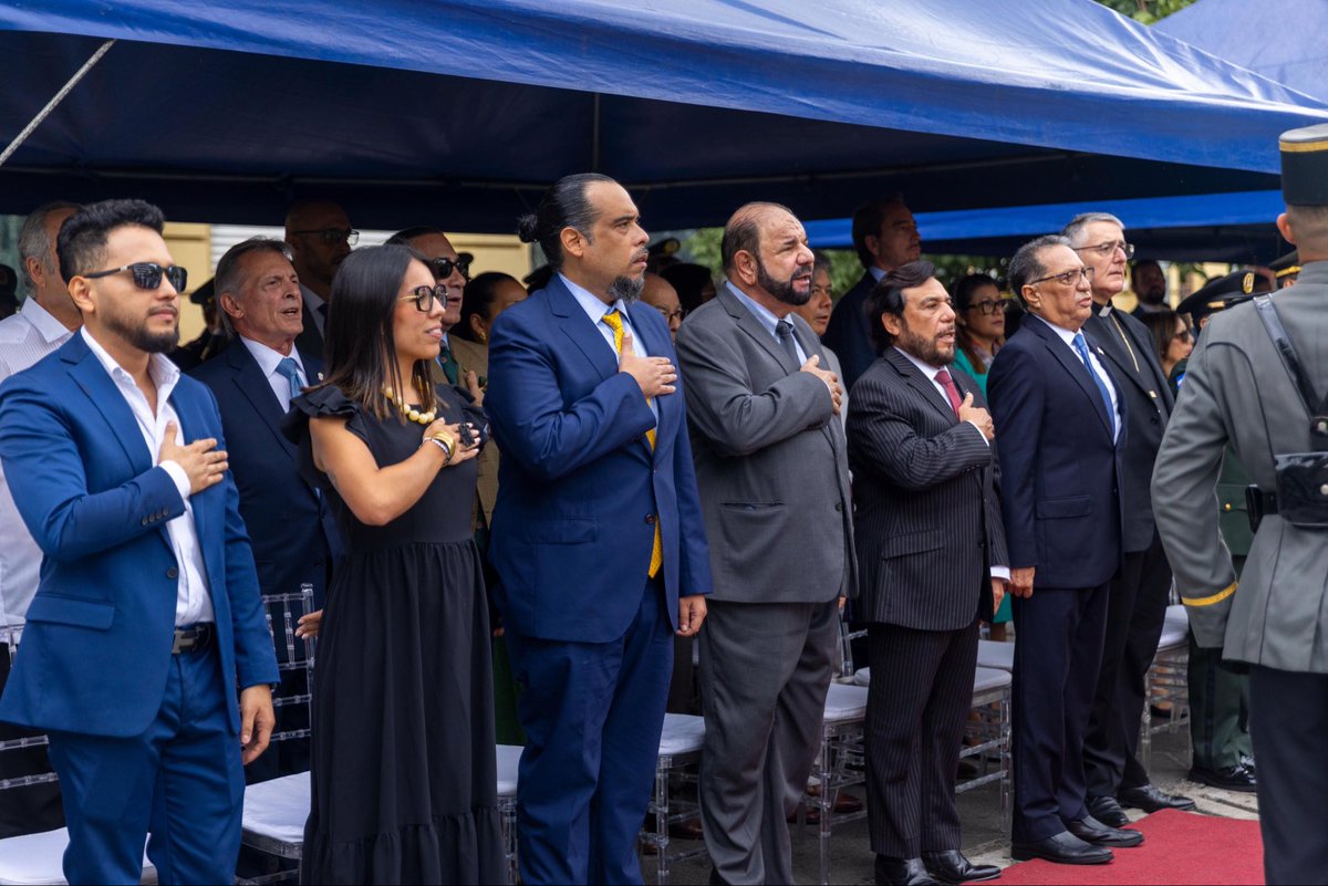SComercioSV's tweet photo. El secretario @MiguelKattan1 acompañó al embajador hondureño César Pinto al acto de conmemoración del 234 aniversario del nacimiento y legado del prócer Francisco Morazán. Asistieron el cuerpo diplomático acreditado en el país y el vice presidente  Dr. Félix Ulloa. https://t.co/pRtQXtOw8c