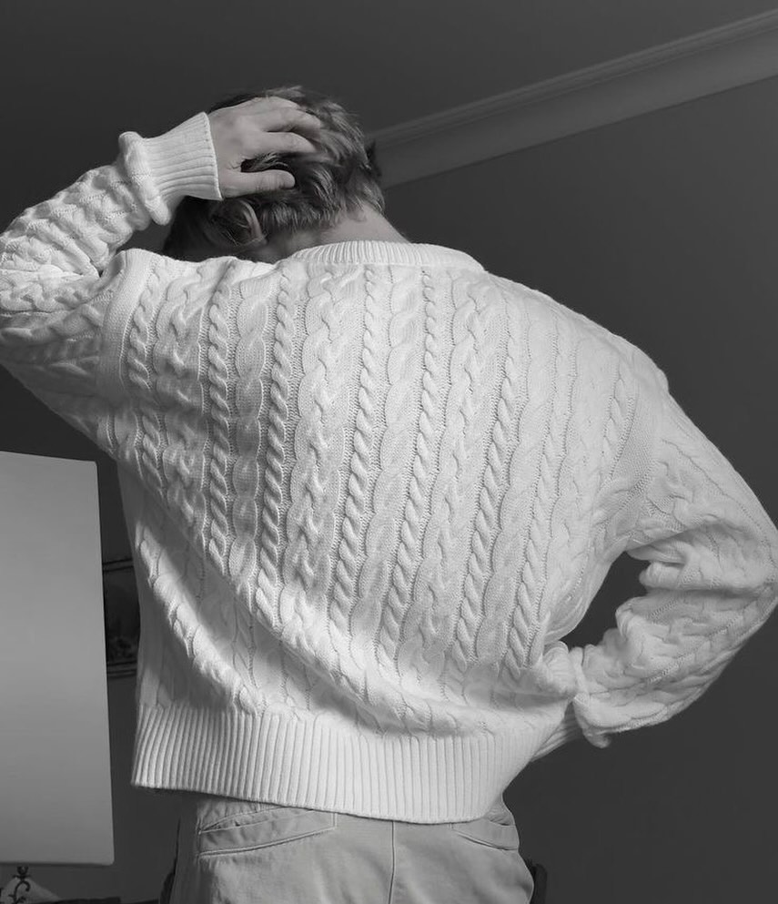 AprylParod3bhu's tweet photo. Photo by Codes Windi on September 5, 2026. May feature knitwear, a cardigan, a polo neck, a jumper, and text. https://t.co/mdYr4WlxY0