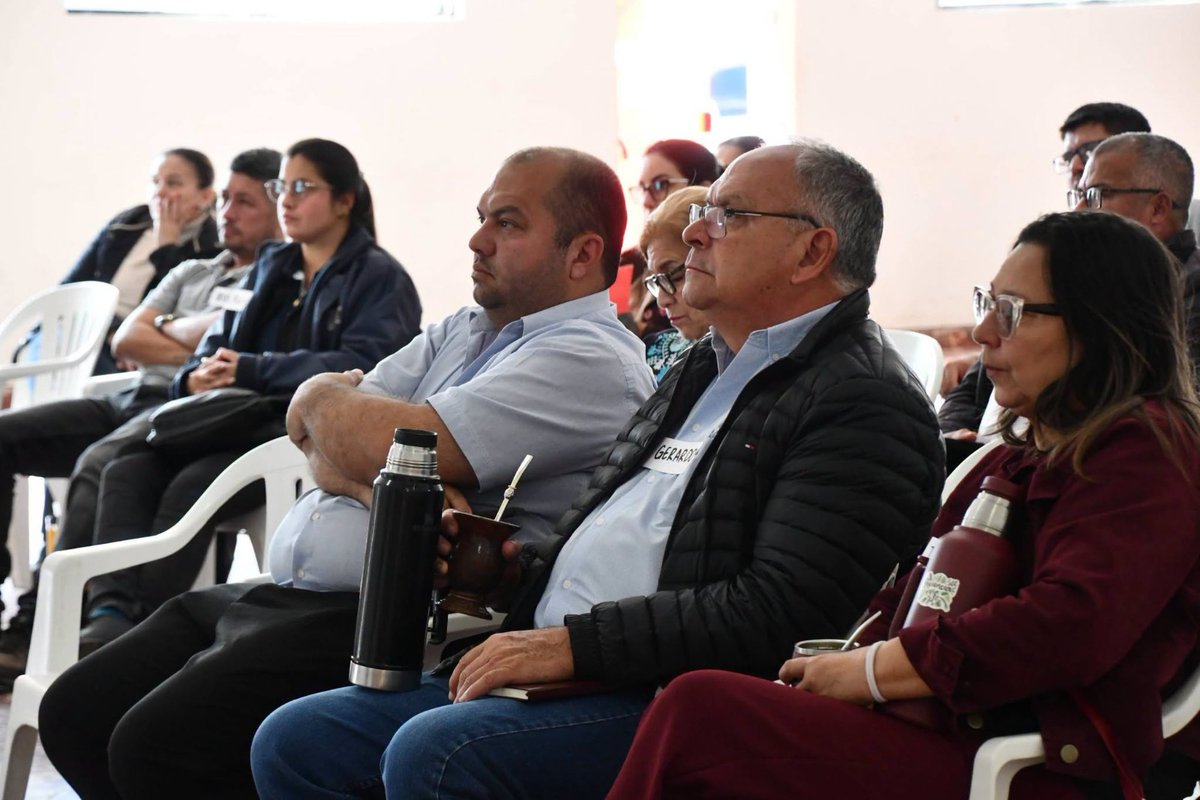 MEF_Paraguay's tweet photo. Con apoyo del #MEF culminó el taller de Zonificación Espacial y Documento Legal del #POUT en el Municipio de Eusebio Ayala. Esta última jornada, organizada por la Municipalidad local, contó con activa participación de varios miembros de la comunidad.

🔗 https://t.co/4Uv61UNt8i https://t.co/YPSO1NyYOA