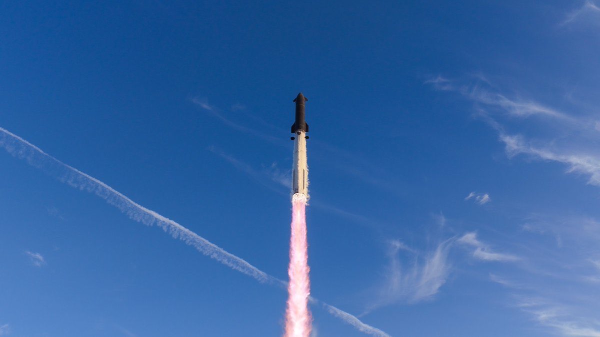 ELRMbz's tweet photo. Starship Flight 14, the first morning launch from Starbase since Flight 5 https://t.co/7sDGy3gx5W