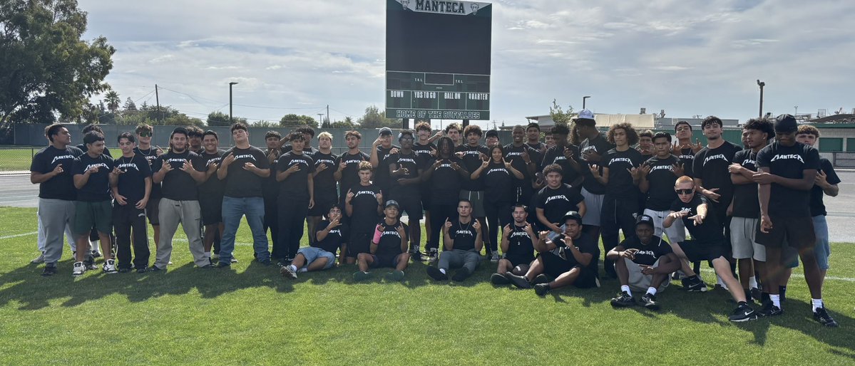 MantecaFootball's tweet photo. BLACKOUT NIGHT IS TONIGHT!!!!   🦬🏈💪🏼 https://t.co/c9yQaugKJ2