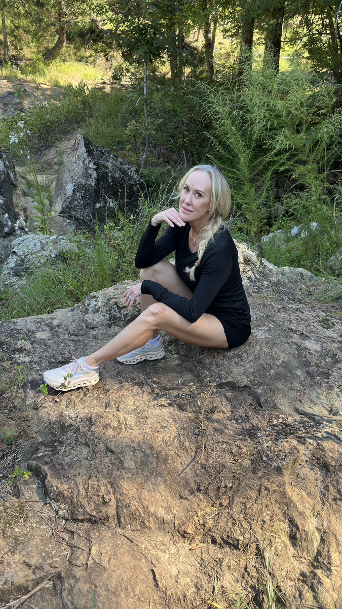 brandi_love's tweet photo. Ain’t lookin for nothing but a _______ time. How can I resist? 
Not the pics you were expecting huh? 😘 #nature L❤️VER https://t.co/JvewjGx8MH