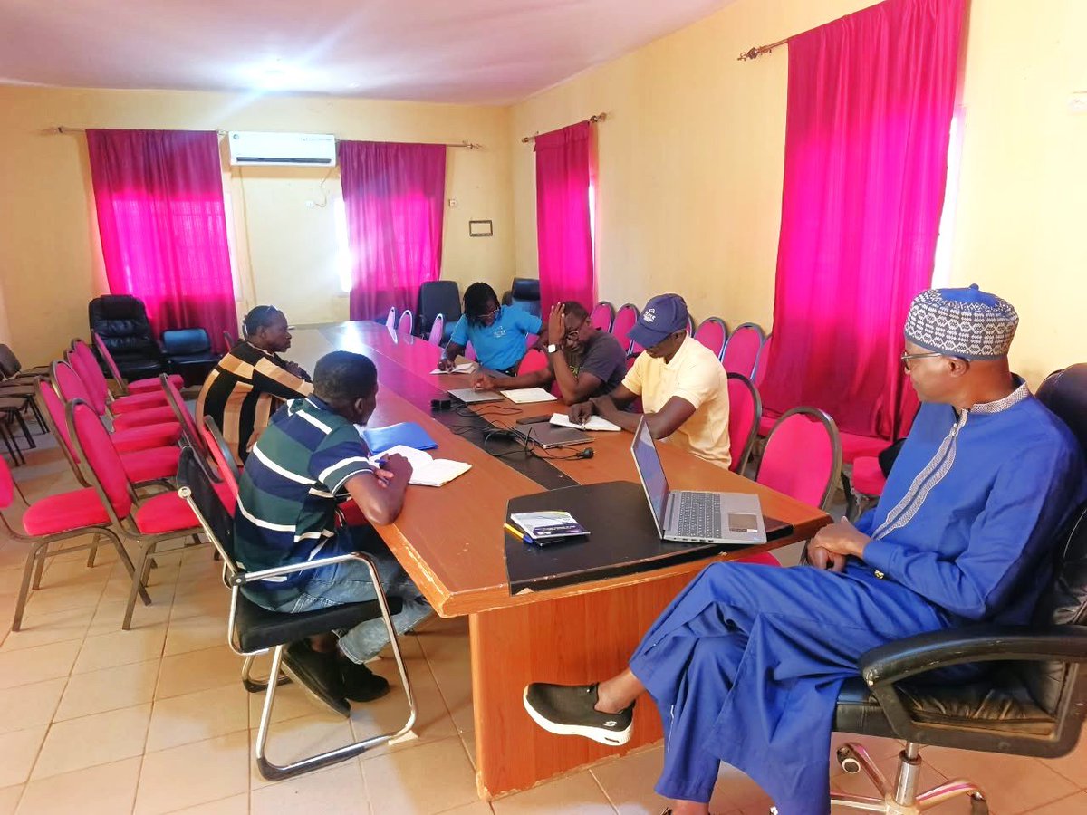 Haw_sn's tweet photo. À Podor, l'arrivée des chèvres du Waqf Agricole Public d'Élevage de Chèvres (#WAPEC) se prépare. Mardi 29/09, @HeiferSenegal a fait le point avec les femmes sur leurs acquis en élevage. Mercredi 30/09 et jeudi 01/10, les comités d'achat ont fait la prospection des marchés. https://t.co/arQll7POlB
