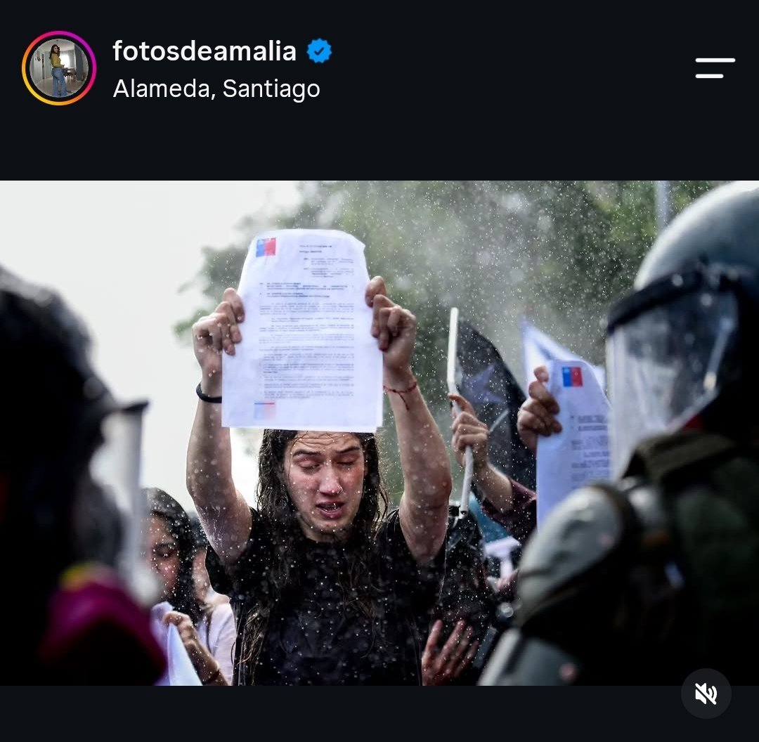 eftihiaguk's tweet photo. no puedo creer q tengo q defender a laura mlynarz pero esta era ella ayer al mismo tiempo q la otra weona se raspaba la rodilla https://t.co/PEgGaaaNWN