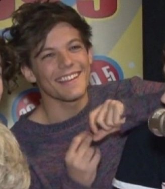 loverchiefs87's tweet photo. esse louis escreveu "sempre em meu coração, harry styles, seu sincero, louis" para esse harry https://t.co/VI55VtaqnJ