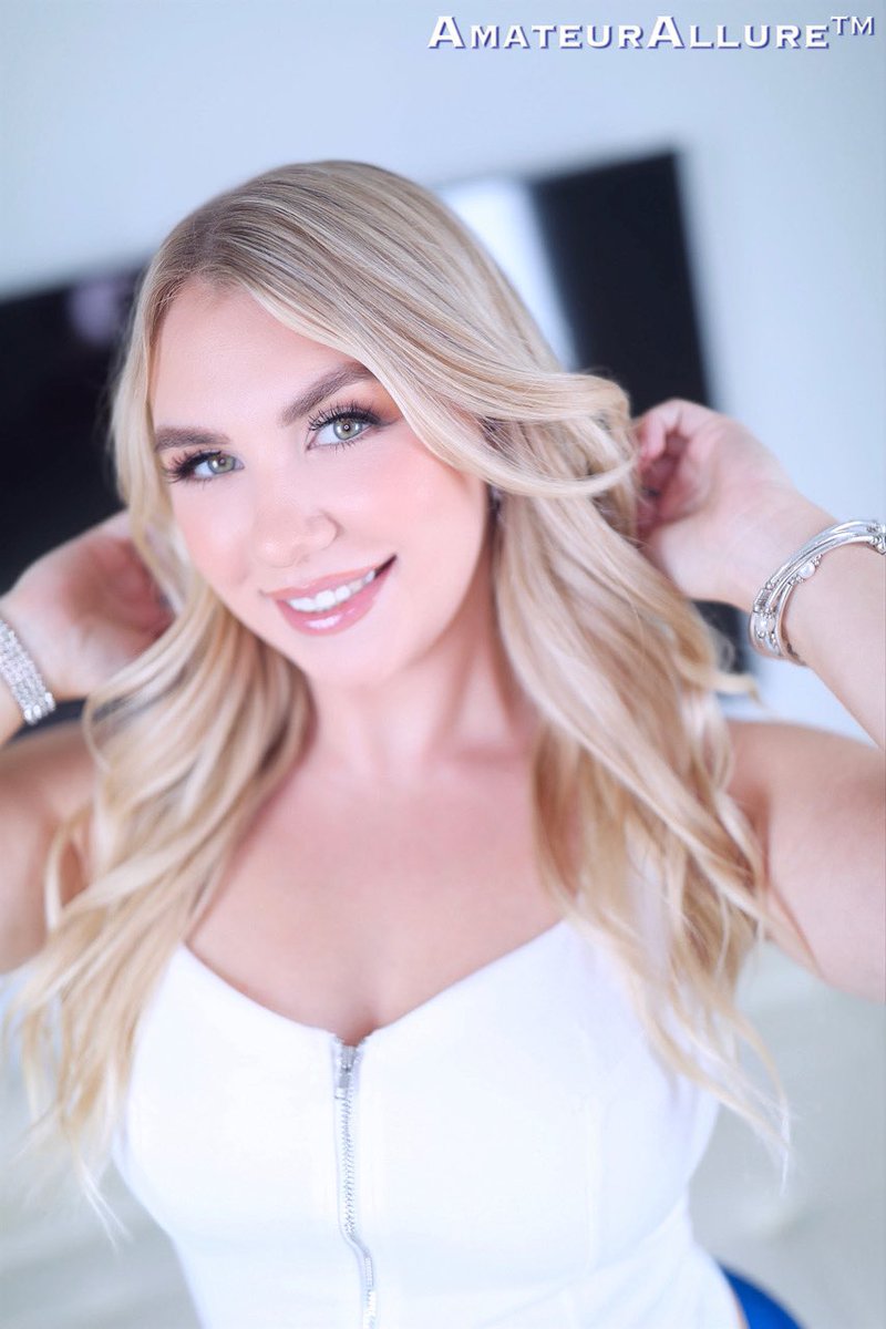 MaiseyMonroe's tweet photo. Your first sneak peek at some of my fav new gorgeous portraits for @AmateurAllure from my scene coming October 8 😍🤍✨🪽 https://t.co/PXMsZ6q55B