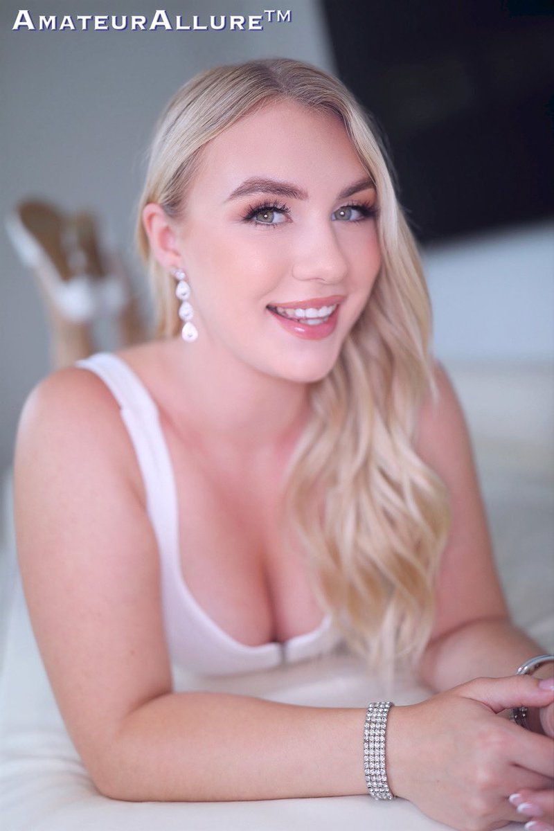 MaiseyMonroe's tweet photo. Your first sneak peek at some of my fav new gorgeous portraits for @AmateurAllure from my scene coming October 8 😍🤍✨🪽 https://t.co/PXMsZ6q55B