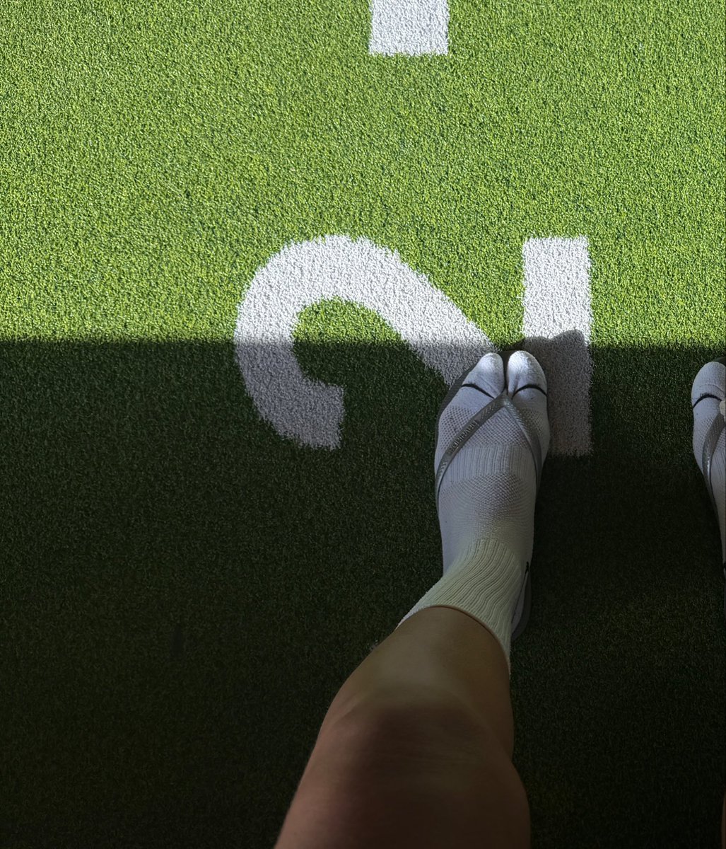 aauraarua's tweet photo. Forgot my gym trainers 🩴 what do you think? #feet #socksinflipflops #flipflops #longindextoe #feetfetısh #gymbeast https://t.co/NJQW8EApXU
