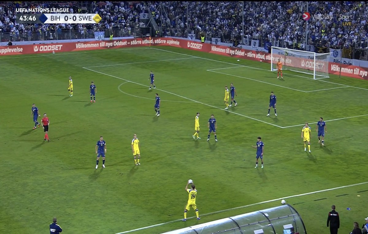 bajen2k's tweet photo. Varför är det svensk reklam på arenan nere i Bosnien?😅 https://t.co/4kyv1zsThd