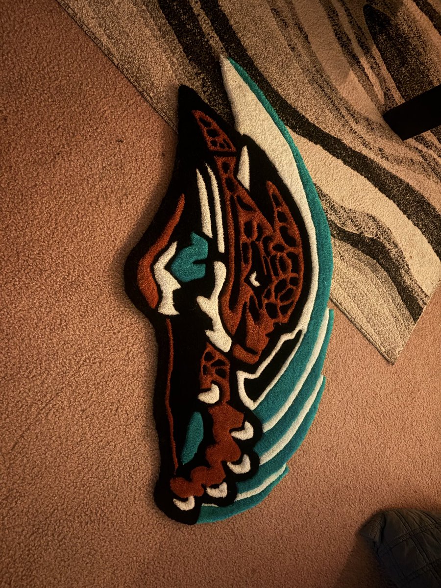 BrysonSmith_15's tweet photo. My girlfriends sister came in clutch with a custom rug #DUUUVAL https://t.co/wnGer9pFUw