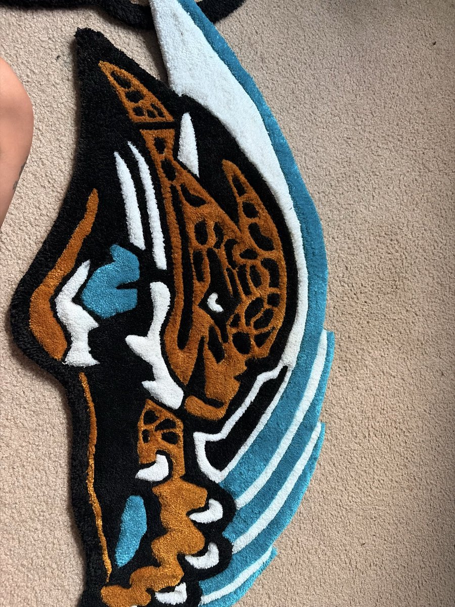 BrysonSmith_15's tweet photo. My girlfriends sister came in clutch with a custom rug #DUUUVAL https://t.co/wnGer9pFUw