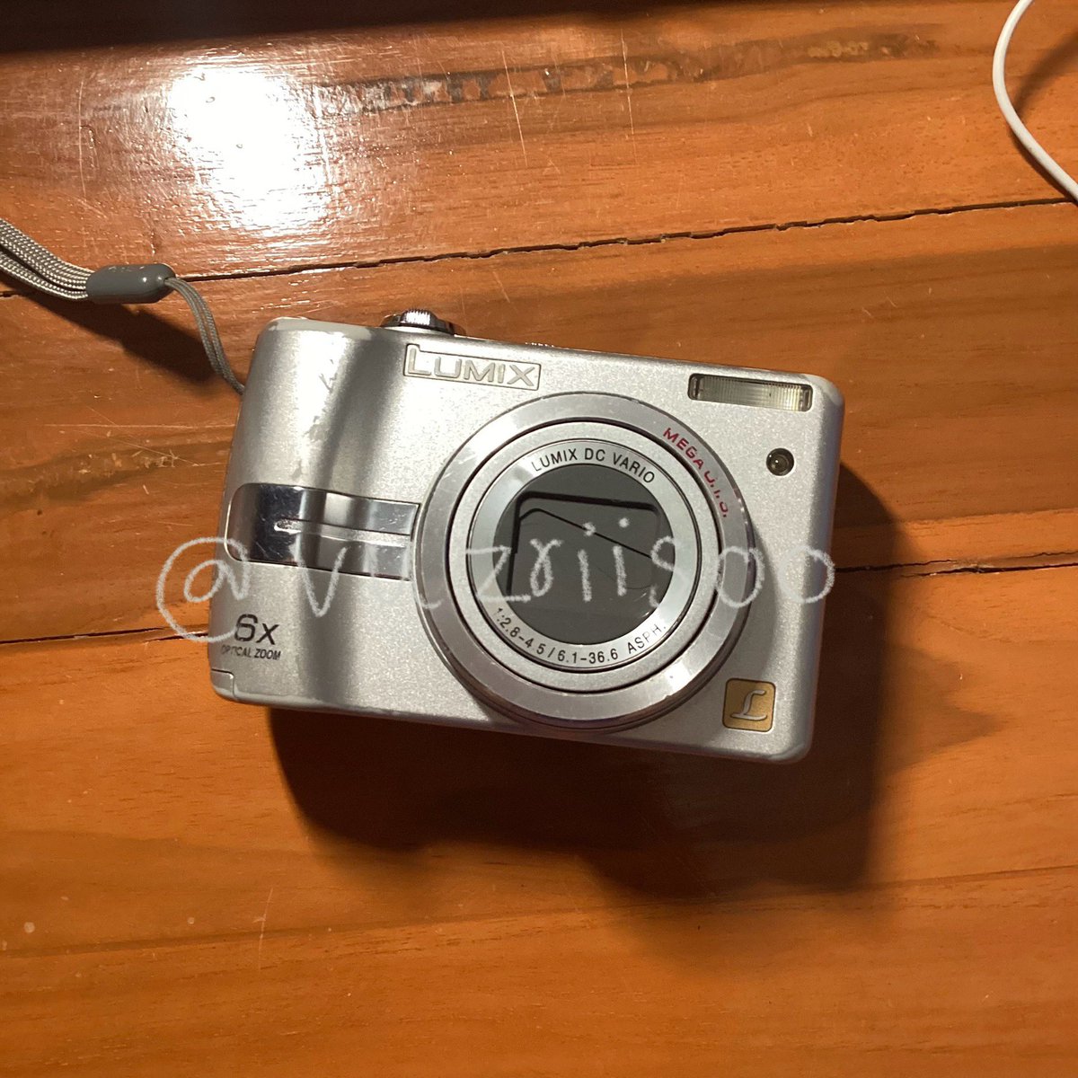 vuzriisoo's tweet photo. ส่งต่อกล้อง Panasonic Lumix DMC-LZ7
🙌🏻750 ฿ free shipping🙌🏻 
ตัวกล้องใช้ถ่าย AA &amp; SD card ค่ะะ
*ตำหนิ ไม่มีผลต่อการใช้งาน*
- หน้าจอย่น &amp; ร่องรอยถลอกตามการใช้งาน
สนใจดูรูปเพิ่มเติมเดมได้เลยค่ะะ
#ส่งต่อ #กล้อง #ส่งต่อกล้อง #กล้องมือสอง #กล้องดิจิตอล #ส่งต่อกล้องดิจิตอล https://t.co/vL76IT8dK8