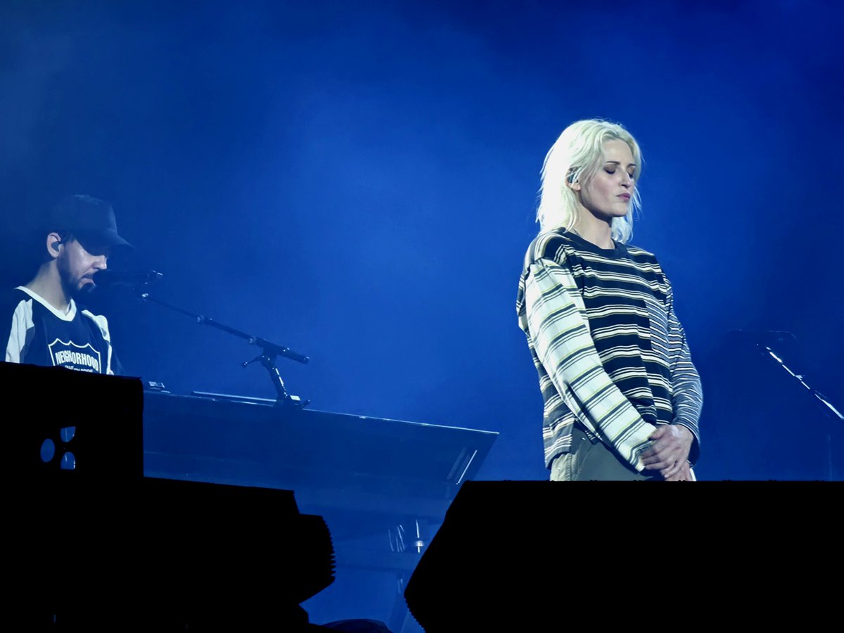 _LaurieDB's tweet photo. Didn't film Lost in Hamburg but I took a bunch of pictures during it 🥹
I love this version of the song so much 💜 https://t.co/NUpEVajs6z