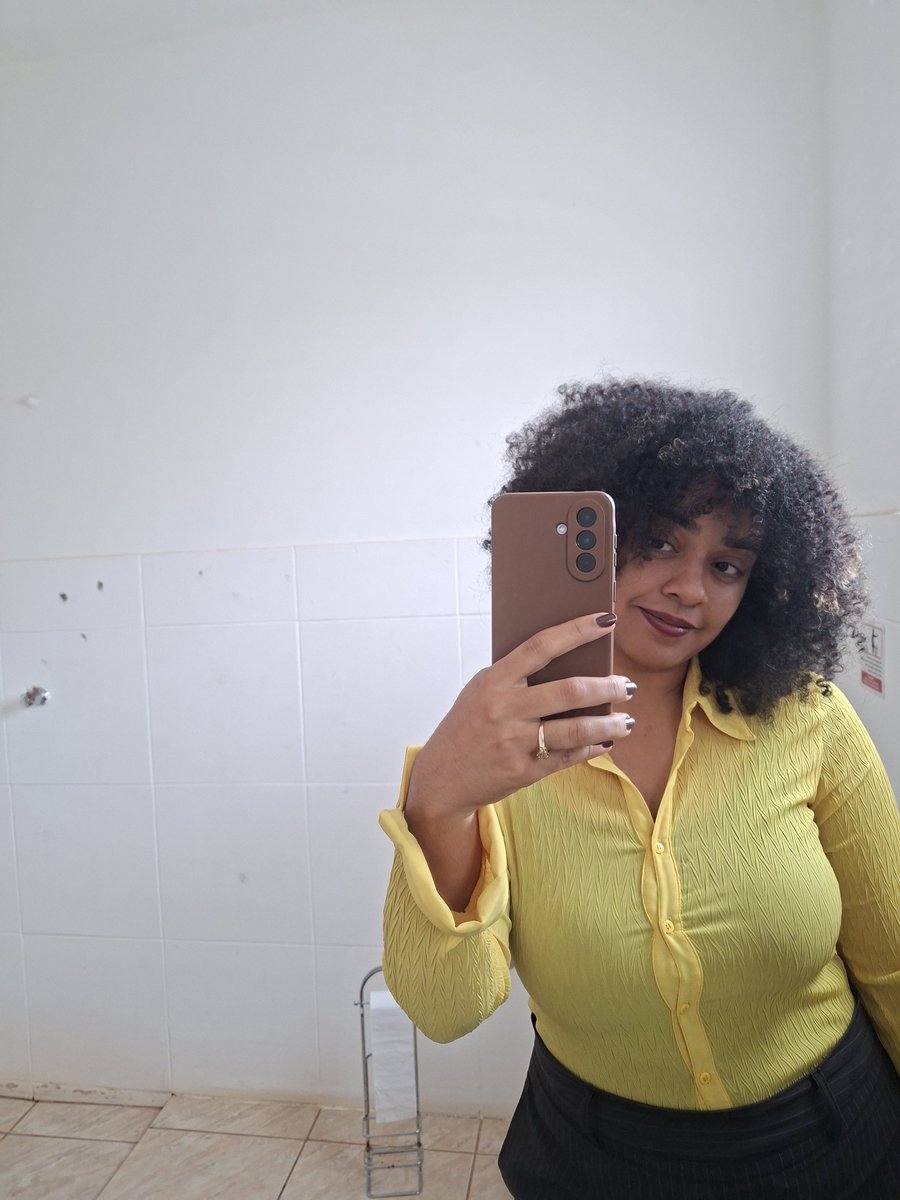 JuliaCaputi8's tweet photo. Desencanta, meu amor https://t.co/srm25llQtZ