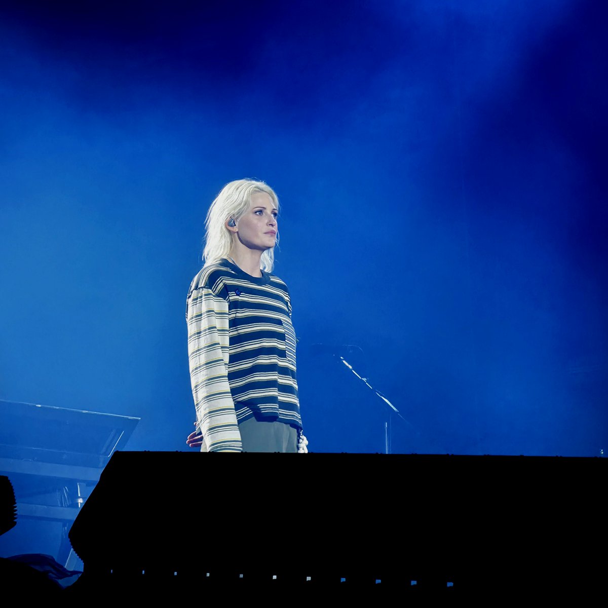 _LaurieDB's tweet photo. Didn't film Lost in Hamburg but I took a bunch of pictures during it 🥹
I love this version of the song so much 💜 https://t.co/NUpEVajs6z