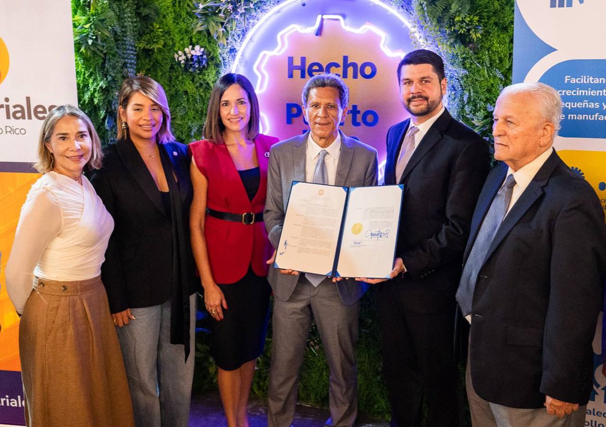 DDECPR's tweet photo. Hoy, nuestro secretario, Lcdo. Carlos Ríos Pierluisi, en representación de la honorable gobernadora Jenniffer González Colón, inauguró el Mes de la Manufactura. Durante este mes, reconocemos y celebramos una industria que impulsa el desarrollo económico de Puerto Rico a través de la creación de empleos y la innovación.