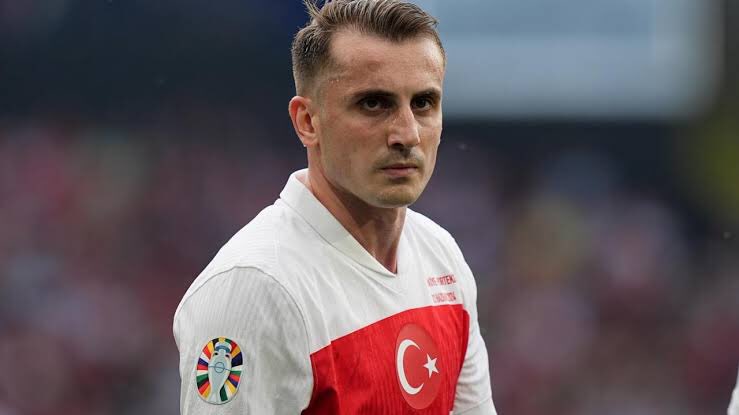sinyorfbsk's tweet photo. -Şut çekemezler
-Pas veremezler
-Top süremezler
-Topa basıp düşerler 
-Sahada öylesine koşarlar 

Biri 85 milyonluk ülkenin kanadı diğeri de forveti vay halimize. https://t.co/W8MxEecZaV