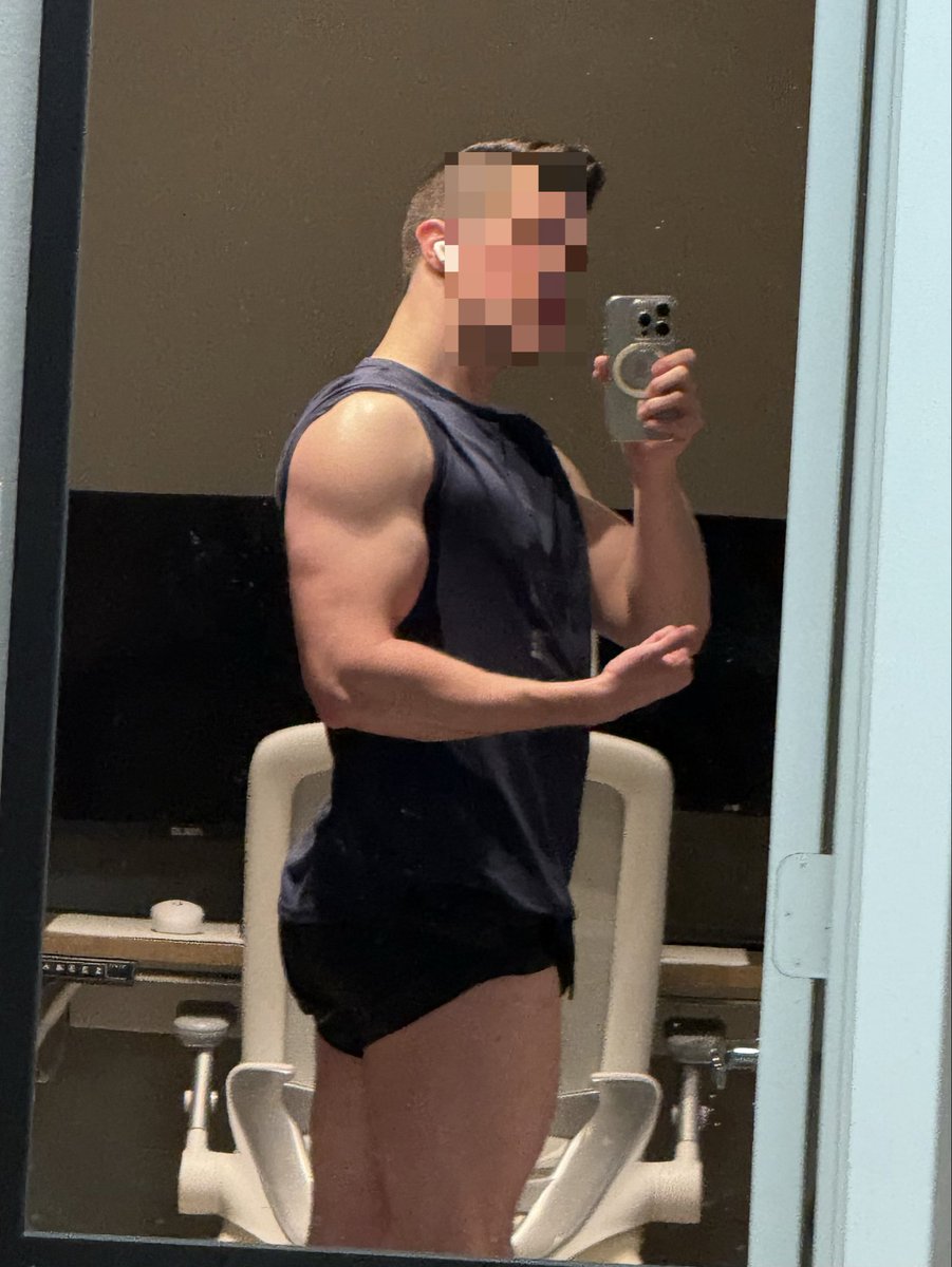 Mk_Dropdead's tweet photo. How many more pounds of muscle before I am no longer a twink? https://t.co/DVmnngczjV