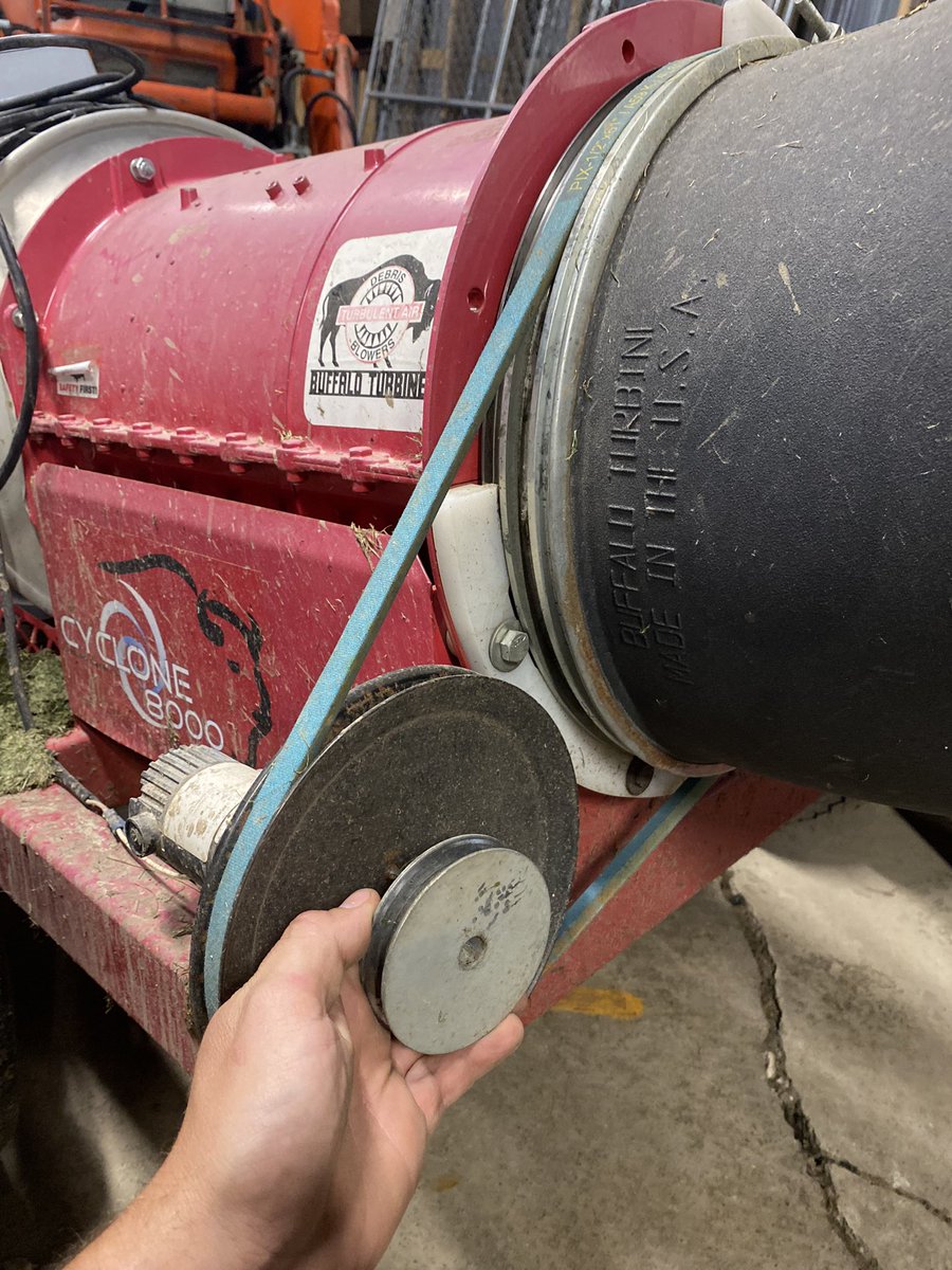 ryanarthur21's tweet photo. Bigger is sometimes better! 30-40% faster chute spin compared to the stock pulley- A new belt and a bit of welding and off we go! #alwaysimproving @CobbleHillsGolf https://t.co/Gp4JCQYto7