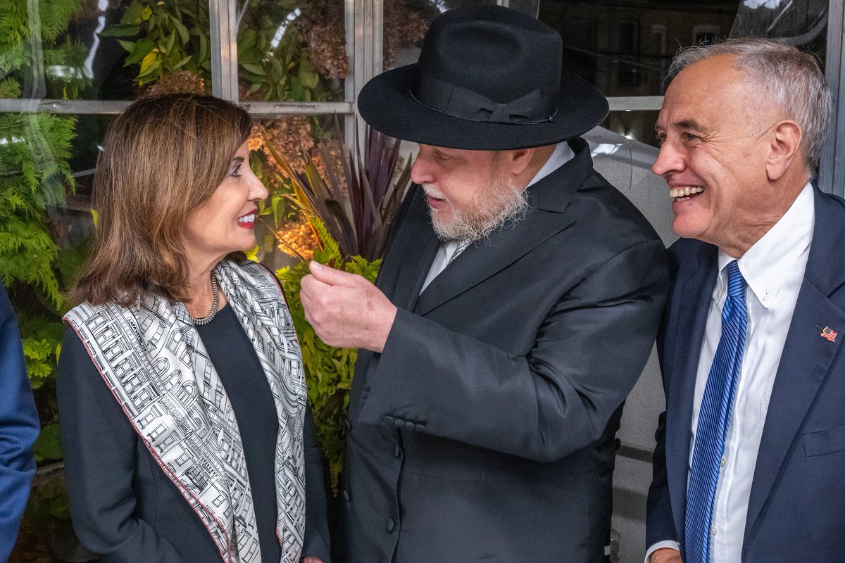 GovKathyHochul's tweet photo. Sukkot is a joyful holiday, and I was honored to celebrate that joy with our neighbors in Crown Heights this past week.

As Jewish communities across New York celebrate Shmini Atzeret and Simchat Torah this week, I wish you you all a Chag Sameach! https://t.co/wWvNri0TGu