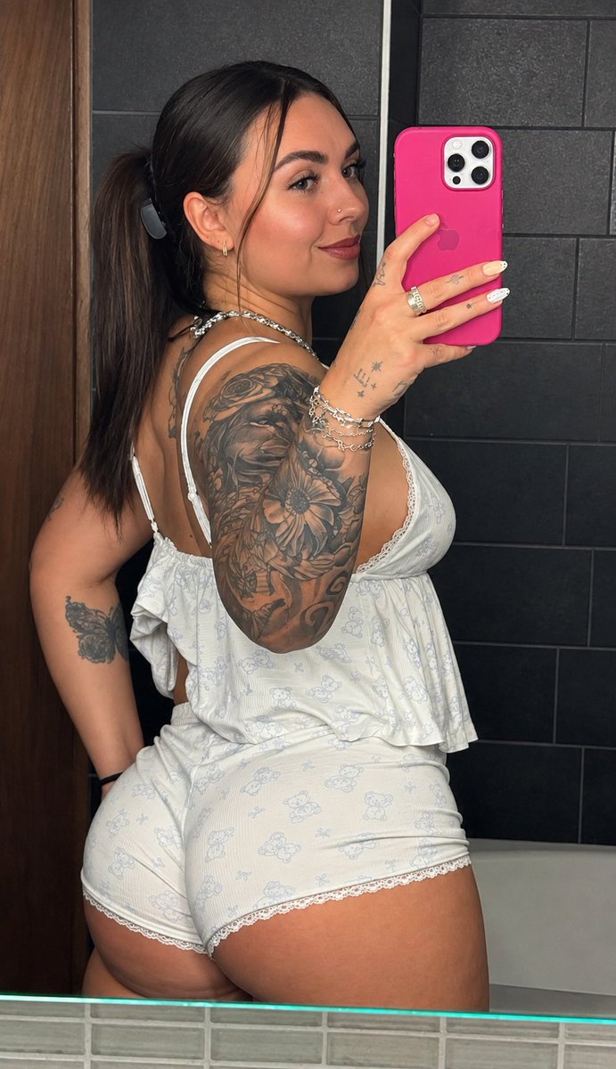 Reese10Angell1's tweet photo. She’s my friend 🥹 please 🙏 text me if you like my friend she’s a sweet soul ☺️ https://t.co/5I5AL5Hqnl