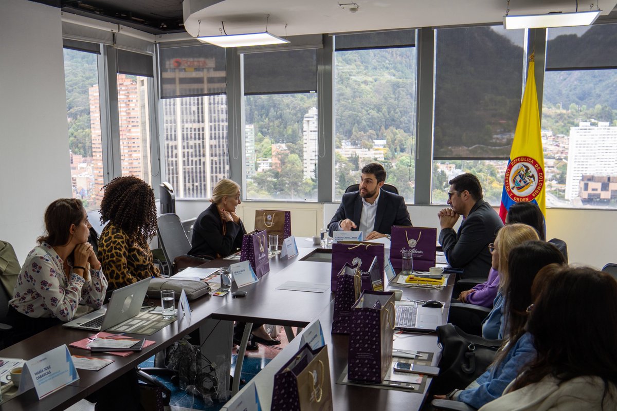 ENTerritorioCo's tweet photo. Hoy recibimos a la misión del Fondo Mundial de Lucha contra el Sida, la Tuberculosis y la Malaria (@GlobalFund), para conversar sobre la gestión del proyecto de “Ampliación de la respuesta nacional al VIH con enfoque de vulnerabilidad". https://t.co/pIitYrnjYV