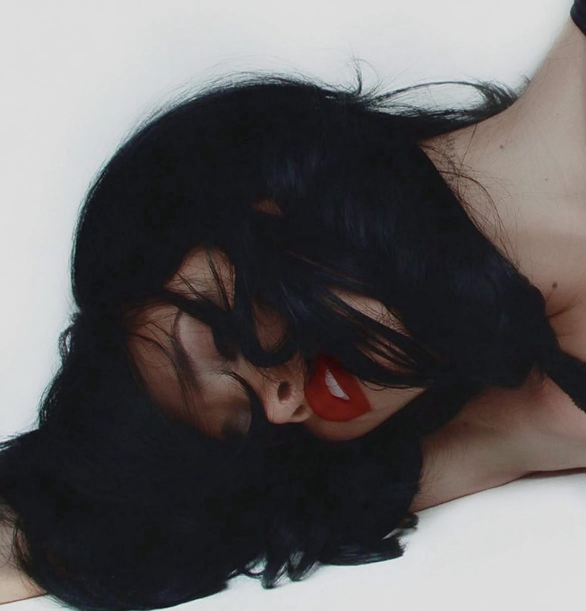 bundleofbunny's tweet photo. my third album ‘tough love.’ is yours on the 18th of october. the first single ‘too fast to live, too young to die.’ is yours tonight at 12pst. 🖤 https://t.co/ovvkPg87zL