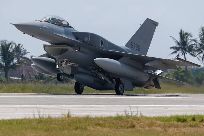 GBNDefense's tweet photo. Taiwan recebe primeiros F-16V Block 70 de uma encomenda de 66 aeronaves
Leia no GBN Defense
https://t.co/hWXEjpIjZe
#f16viper #f16v #viper #taiwan #china #defesa https://t.co/PtUUrgStBE
