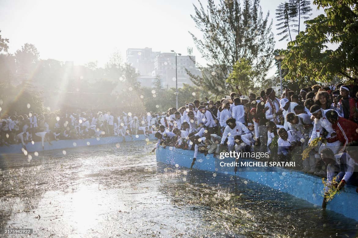 GerEmbAddis's tweet photo. We extend a happy #Irreechaa to all celebrating - may #Irreechaa fill your hearts with happiness, peace, and renewed hope. 

Baga Ayyaana Irreecha Bara 2019'f nagaan isin gahe! 

#GermanyInEthiopia 
@GermanyInAfrica https://t.co/UYwkI2dPql